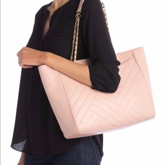 Tory Burch Handbags - Tory Burch Leather purse